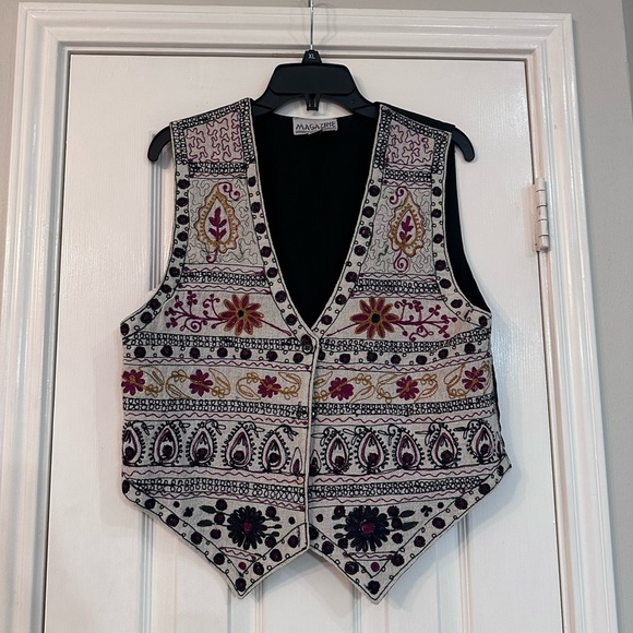 Jackets & Blazers - Vintage Women's Embroidered Vest